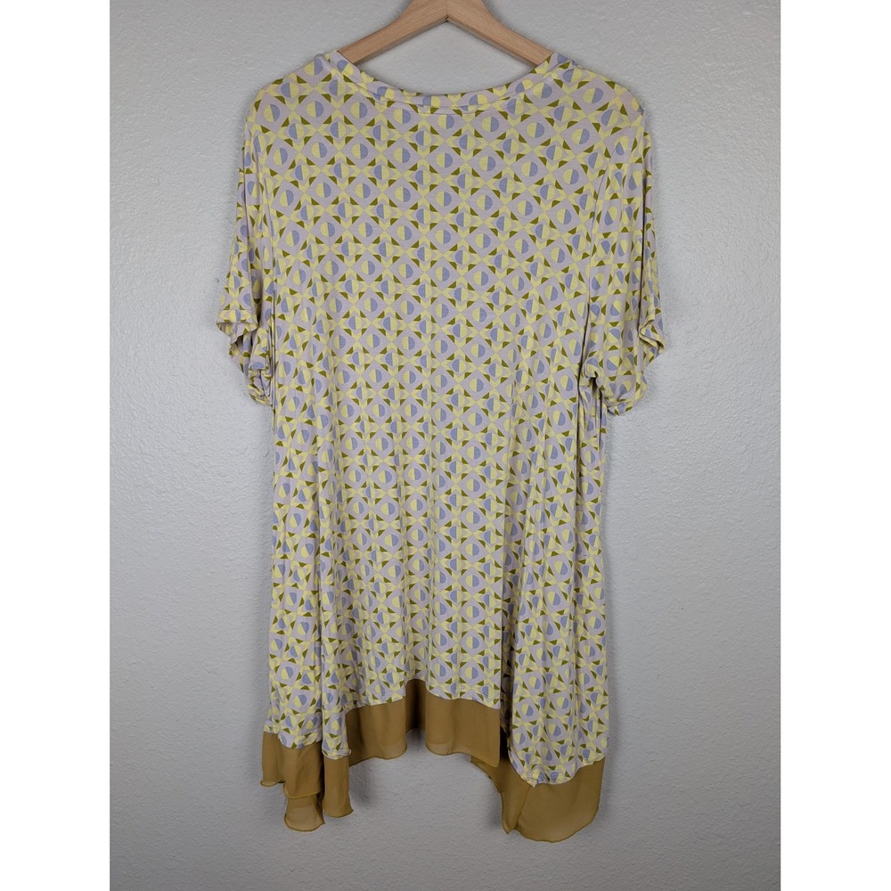 LOGO Lori Goldstein Tunic Shirt Womens 1X Yellow Geometric Asym Hem Chiffon‎ - Picture 2 of 7